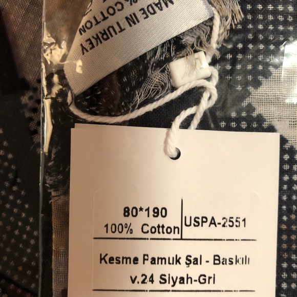 Lightweight cotton large scarf/shawl/hijab - Picture 4 of 7